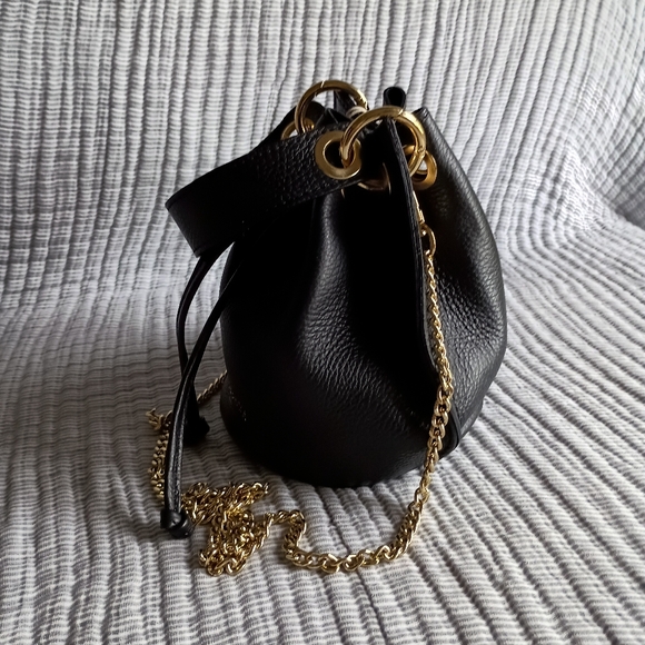 Bucket crossbody bag - Picture 10 of 15